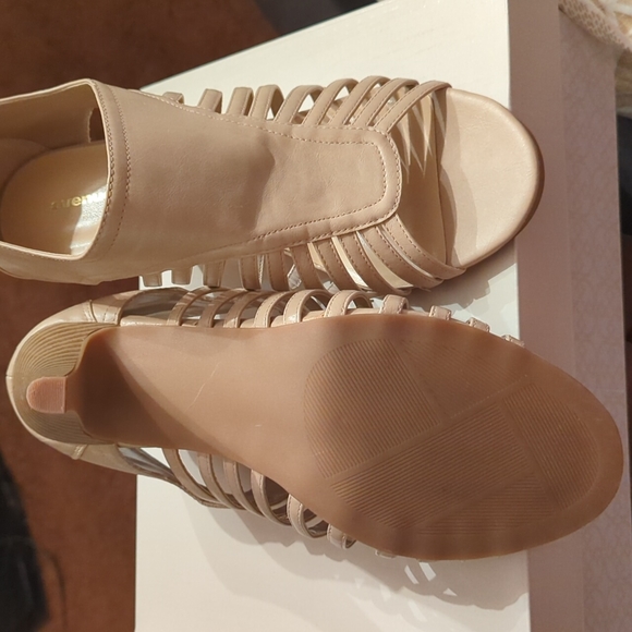 Open toe sandals - Picture 2 of 2